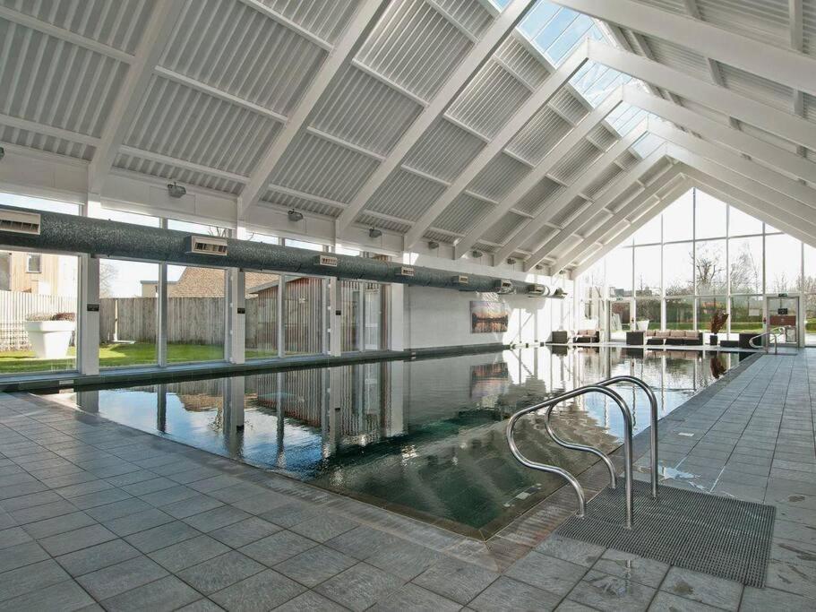Cotswolds Lake Side Home With Luxury Spa Swallows Nest,Lower Mill Estate, Lakeside Home And Spa With A Harry Potter Cupboard Under The Stairs Somerford Keynes Exterior foto